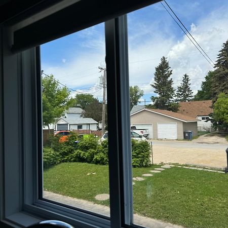 Villa Walking Distance To St Boniface, Easy Parking Winnipeg Exterior foto
