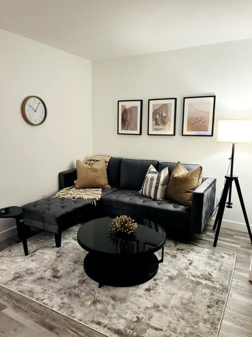 Villa Walking Distance To St Boniface, Easy Parking Winnipeg Exterior foto