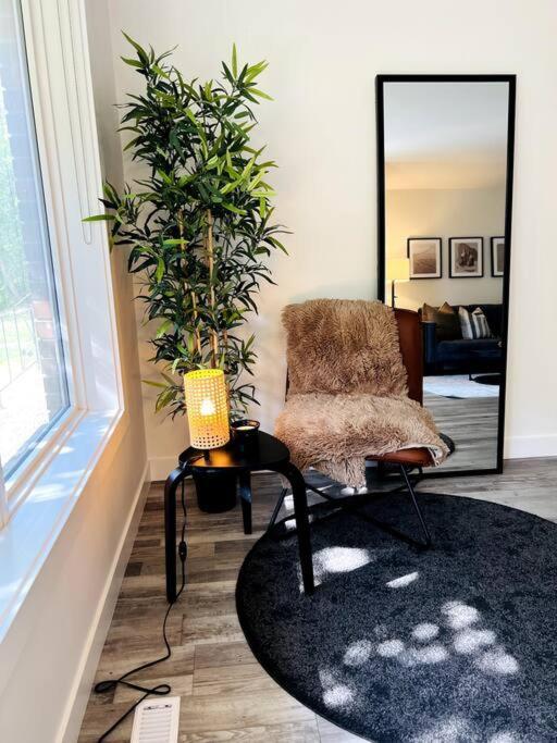 Villa Walking Distance To St Boniface, Easy Parking Winnipeg Exterior foto