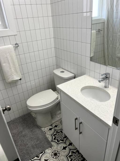 Villa Walking Distance To St Boniface, Easy Parking Winnipeg Exterior foto